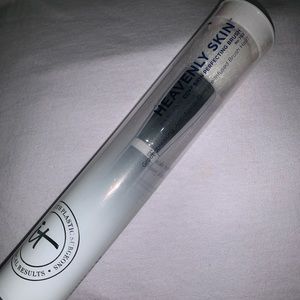 IT brush skin perfecting brush brand new